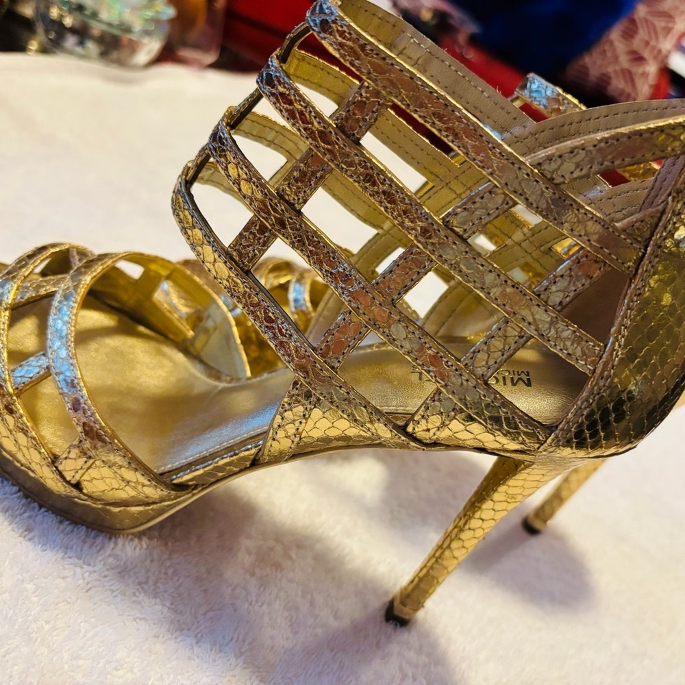 Almost Brand New Heels By Micheal Kors - Size 8M - Heel 4.5 inches- - box 88